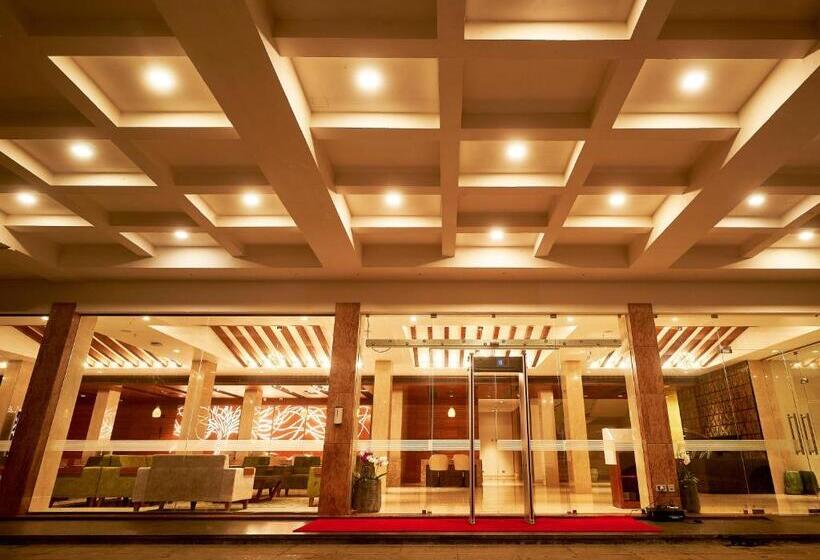 هتل Vibe Munnar Resort & Spa