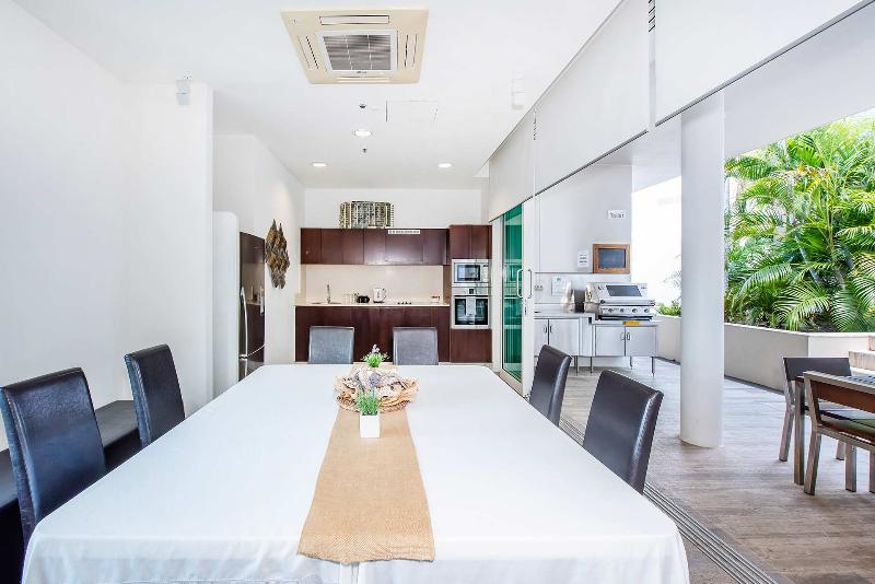 Lanai Riverside Apartments