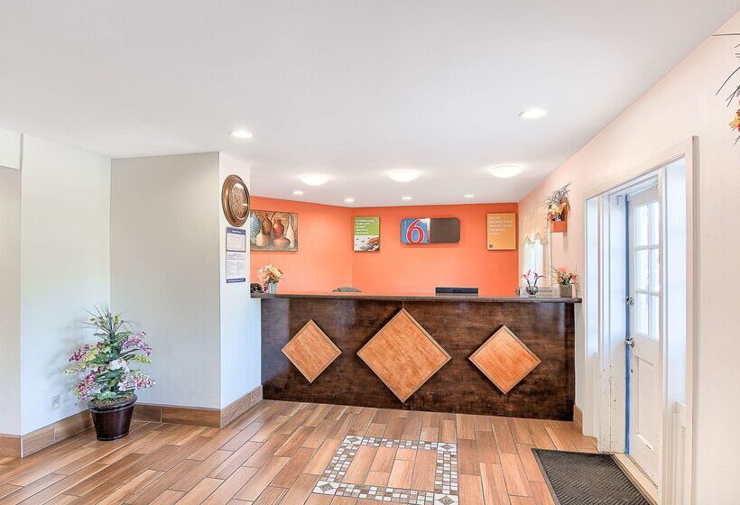 Motel 6 Harrisonburg, Va   South