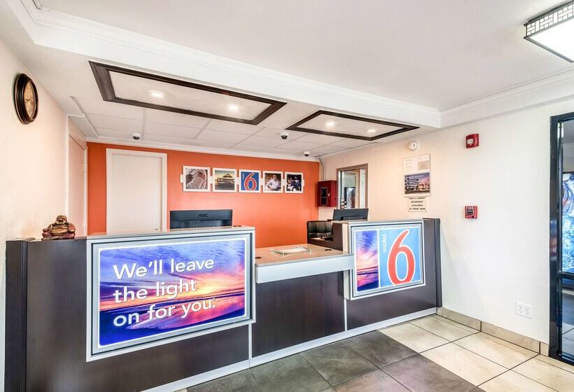 Motel 6 Anniston, Al