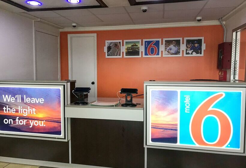 Motel 6 Anniston, Al