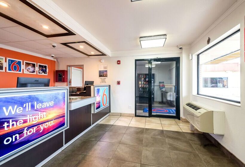 Motel 6 Anniston, Al