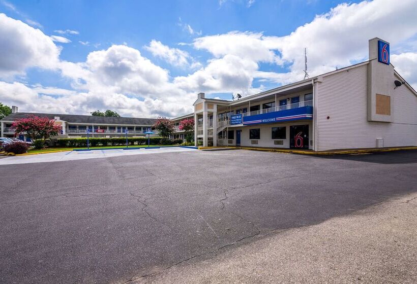 Motel 6 Anniston, Al