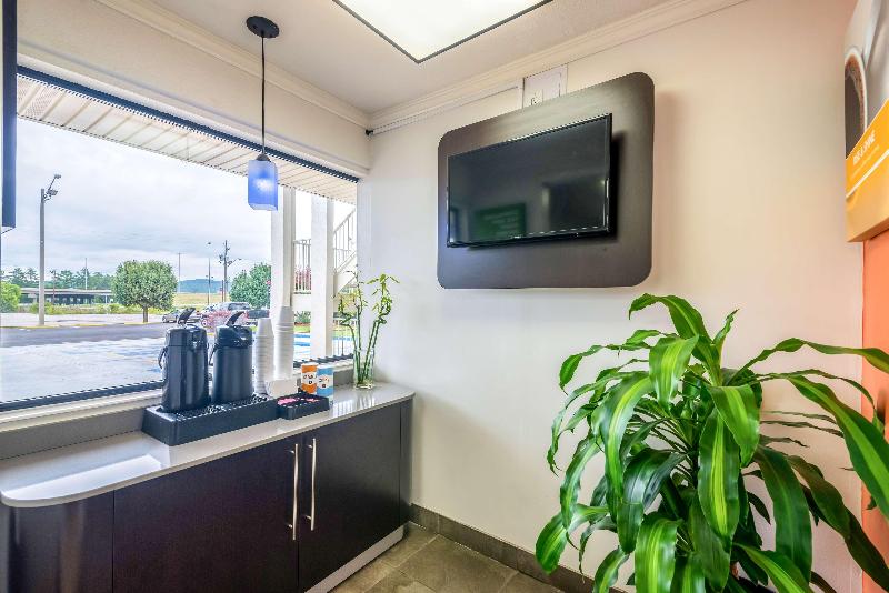 Motel 6 Anniston, Al