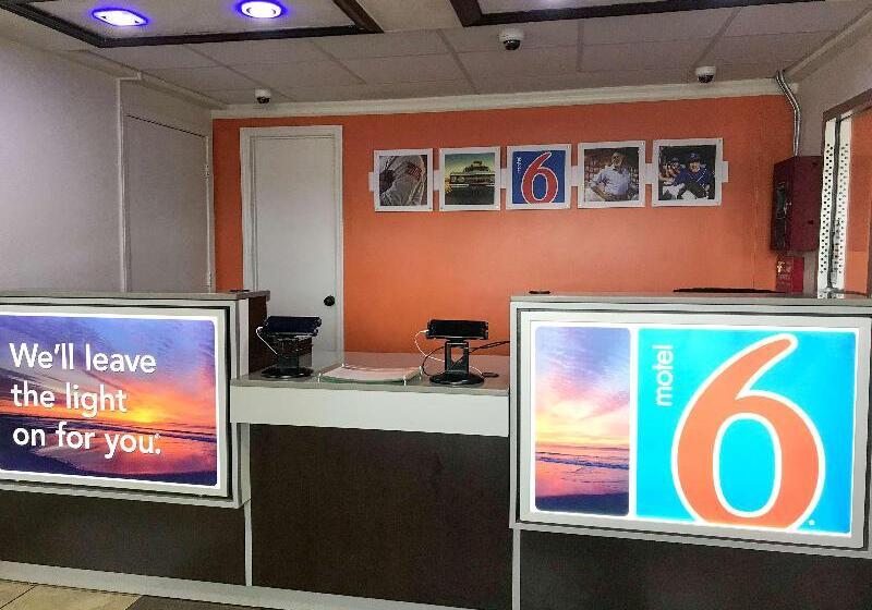 Motel 6 Anniston, Al