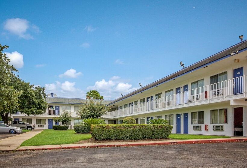 Motel 6 Conroe, Tx