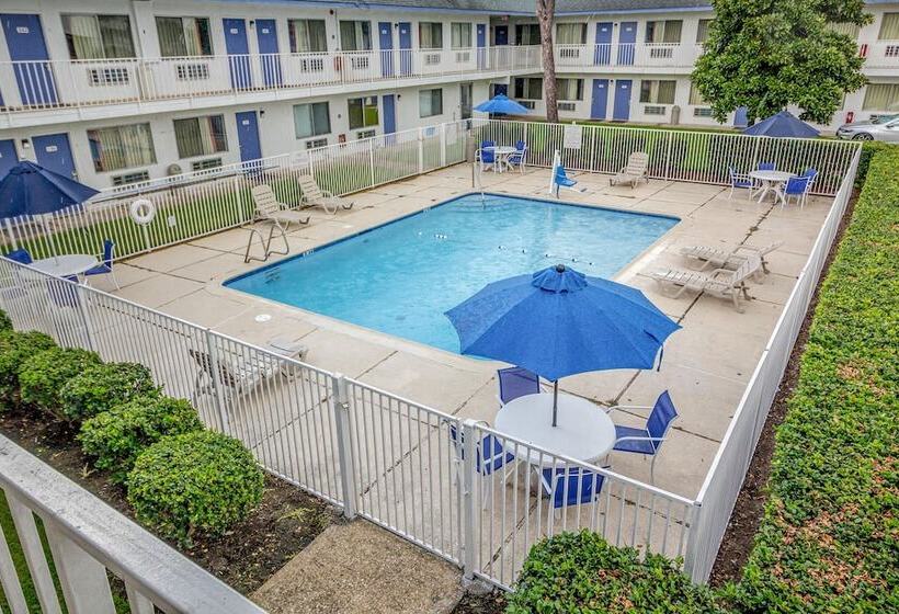 Motel 6 Conroe, Tx