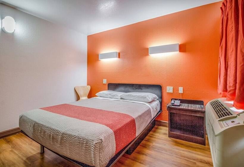 Motel 6 Conroe, Tx