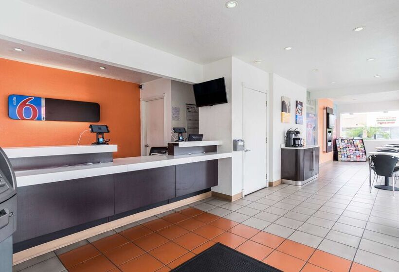 Motel 6long Beach, Ca  International City
