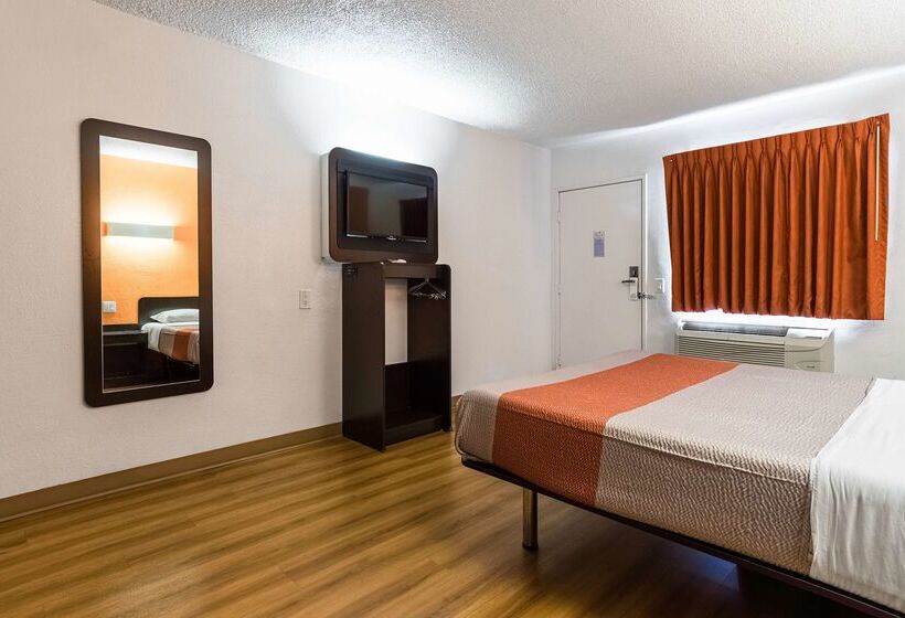 Motel 6long Beach, Ca  International City