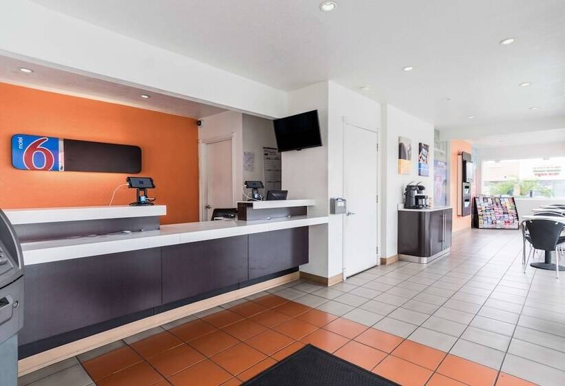 Motel 6long Beach, Ca  International City