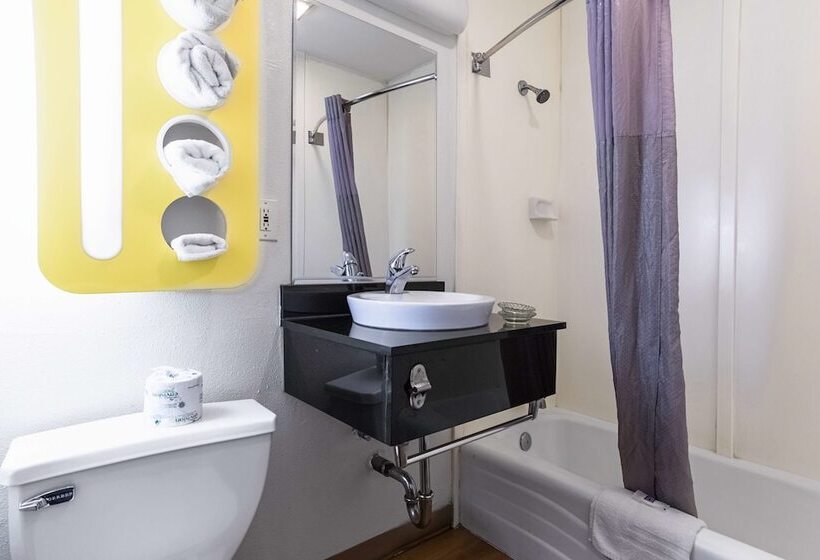 Motel 6long Beach, Ca  International City