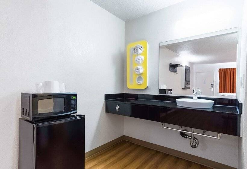 Motel 6long Beach, Ca  International City