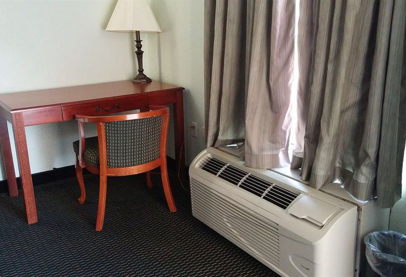 فندق على الطريق Claxton Inn