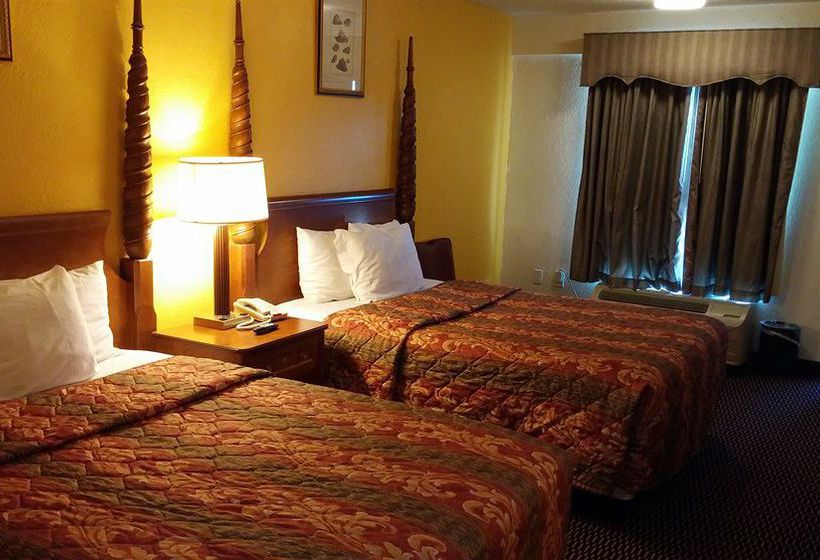 فندق على الطريق Claxton Inn