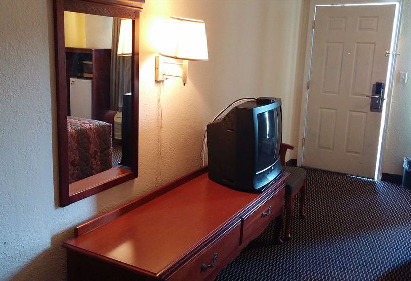 فندق على الطريق Claxton Inn