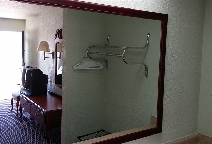 فندق على الطريق Claxton Inn