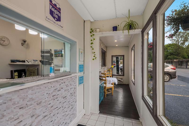 فندق على الطريق Knights Inn Burlington