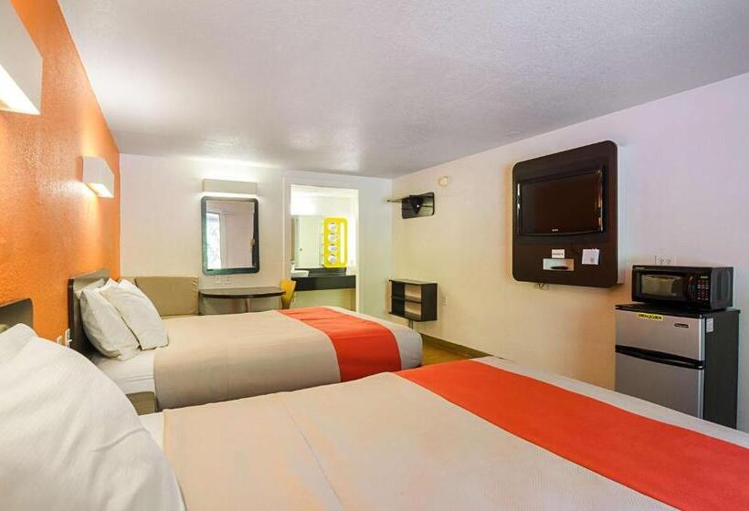 فندق على الطريق Rodeway Inn