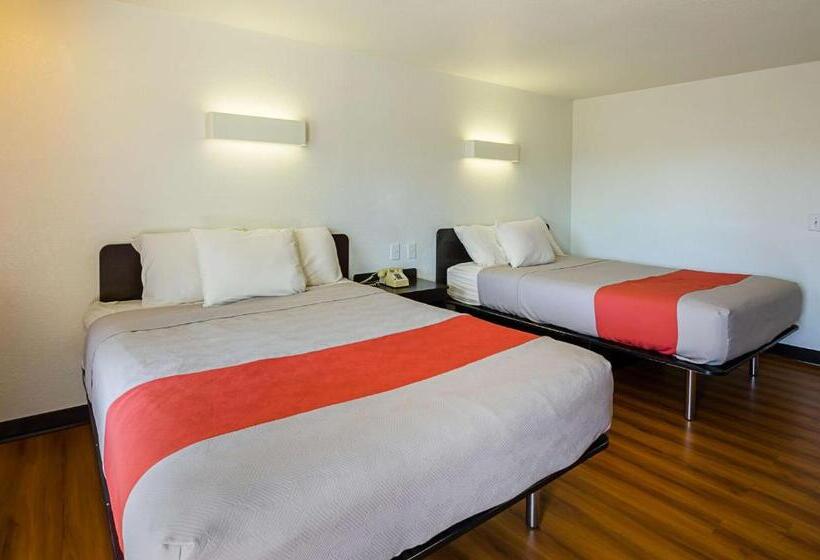 فندق على الطريق Rodeway Inn