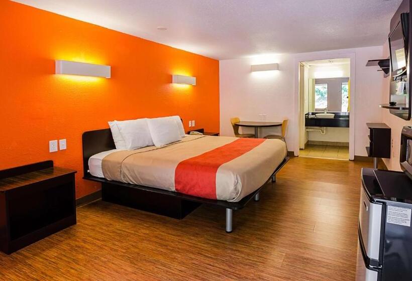 فندق على الطريق Rodeway Inn