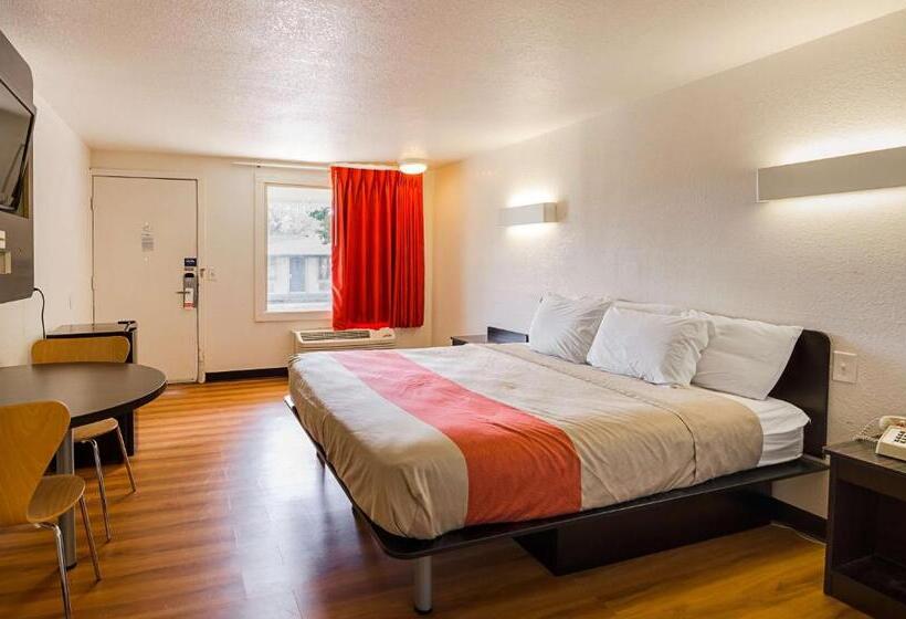 فندق على الطريق Rodeway Inn