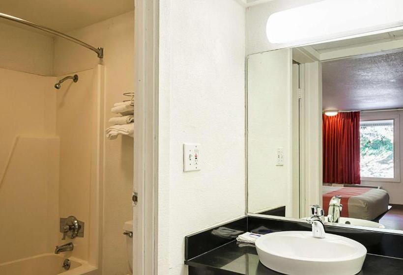 فندق على الطريق Rodeway Inn