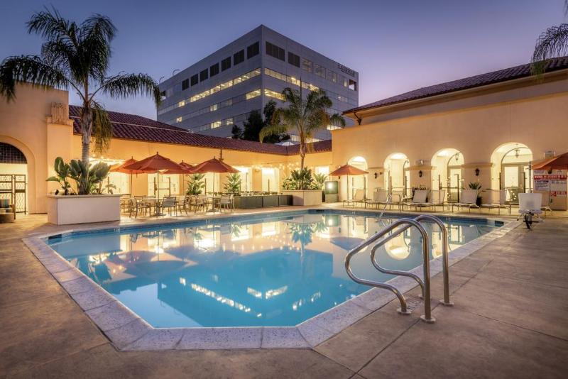 Pasadena Hotel & Pool