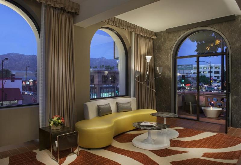 Pasadena Hotel & Pool