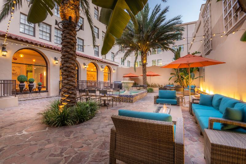 Pasadena Hotel & Pool