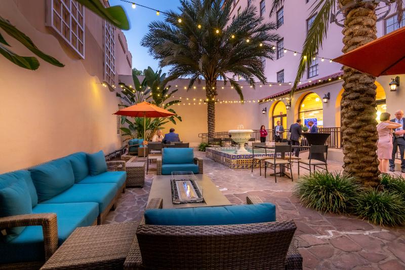 Pasadena Hotel & Pool