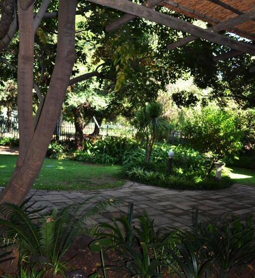 פנסיון Doves Nest Guest House