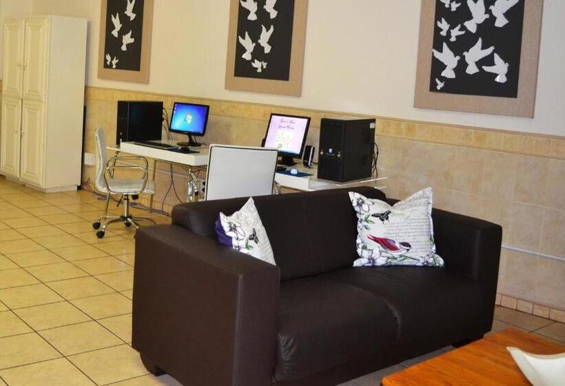 פנסיון Doves Nest Guest House