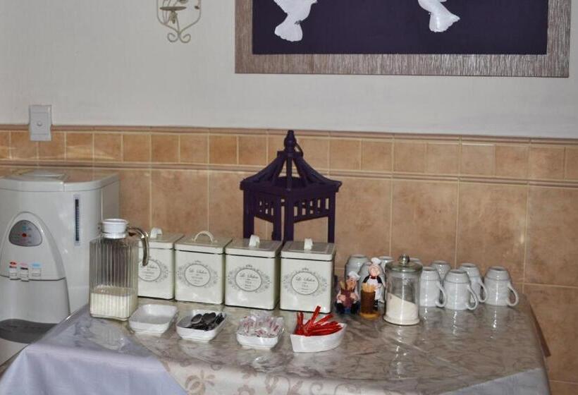 פנסיון Doves Nest Guest House