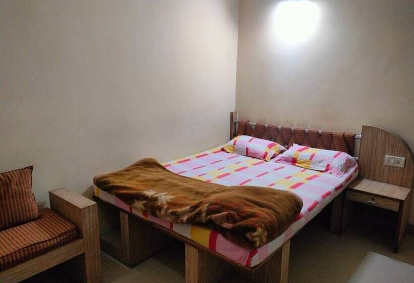 פנסיון Rahul Guest House