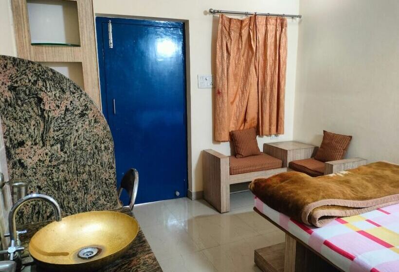 פנסיון Rahul Guest House