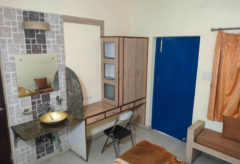 פנסיון Rahul Guest House