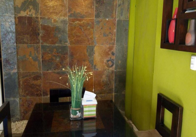 Пансион Tazumal House