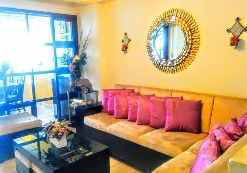 Пансион Tazumal House