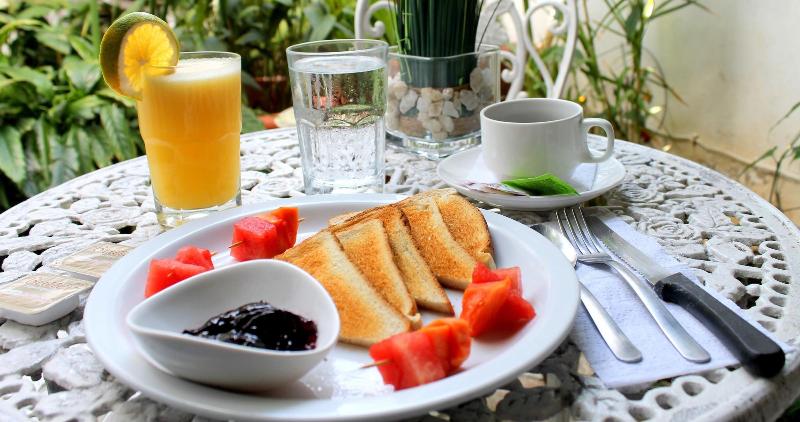 Пансион Tazumal House