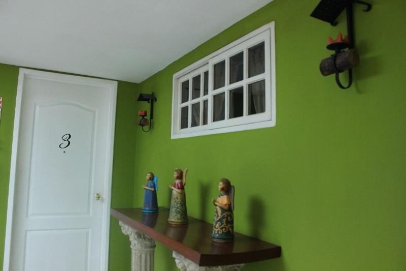 Пансион Tazumal House