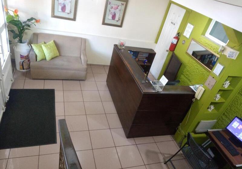 Пансион Tazumal House