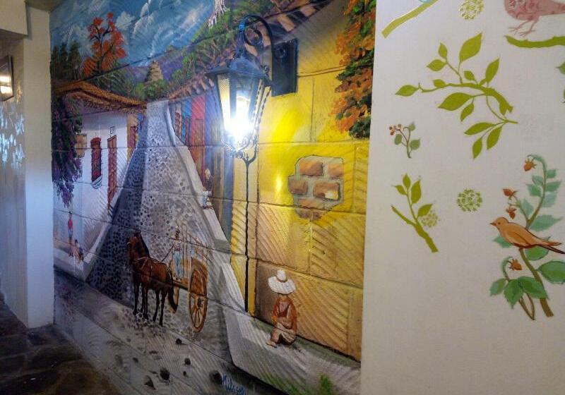 Пансион Tazumal House