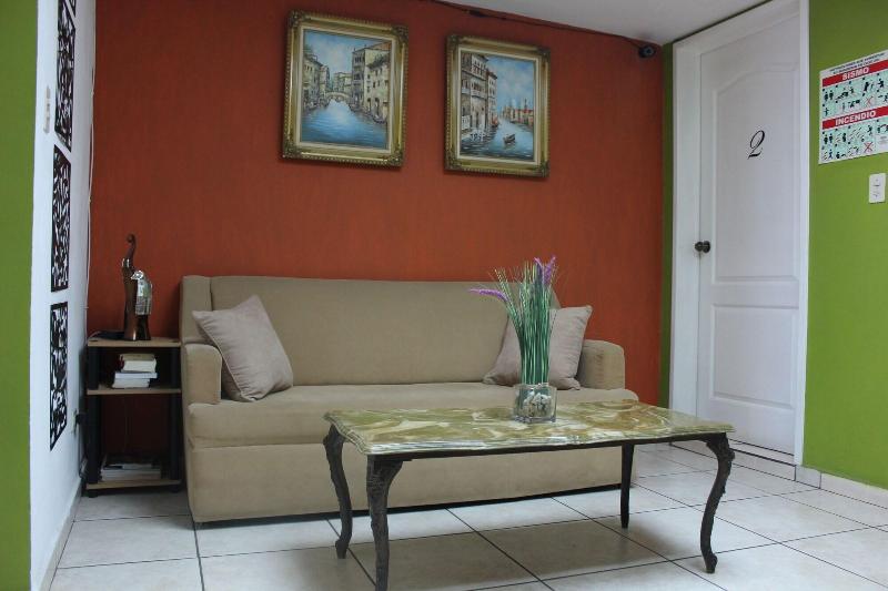 Пансион Tazumal House