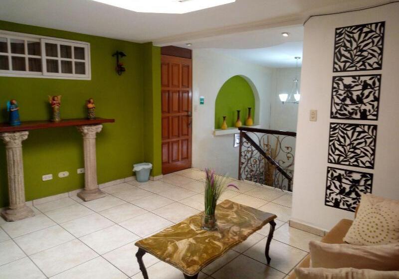 Пансион Tazumal House