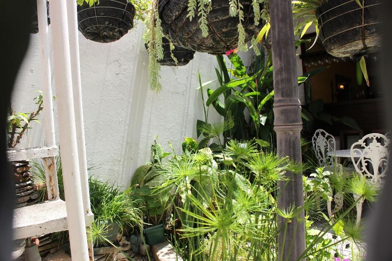 Пансион Tazumal House