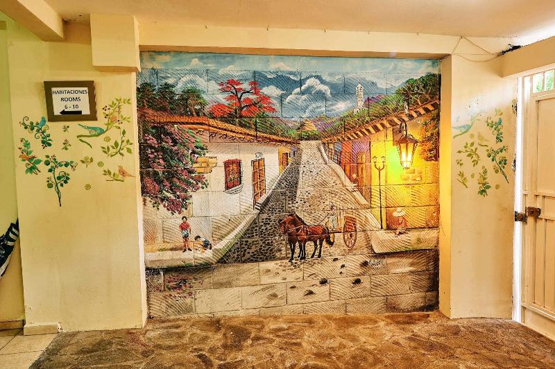 Пансион Tazumal House