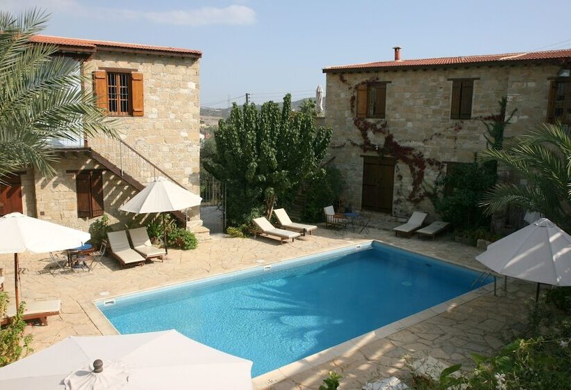 Porfyrios Country House