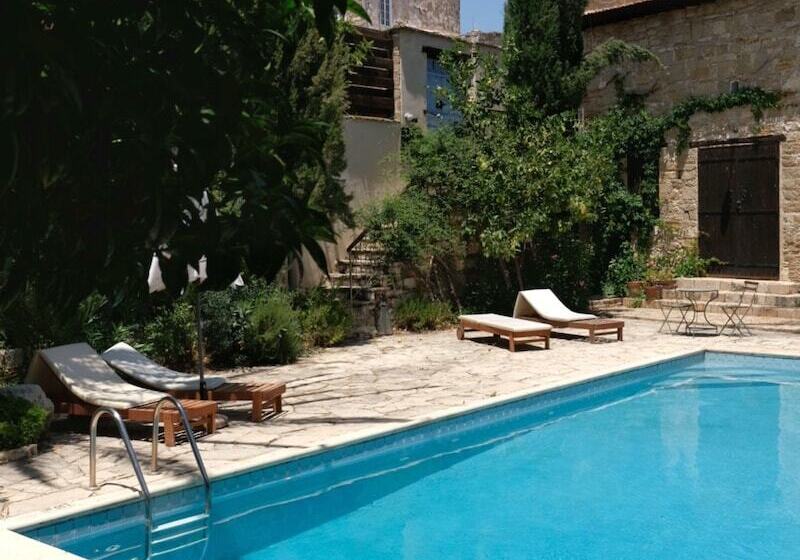 Porfyrios Country House