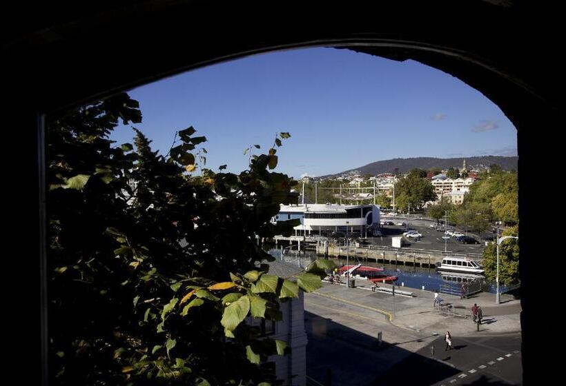 Sullivans Cove Apartments